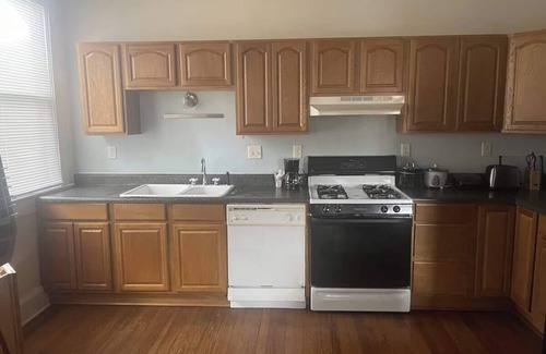 University Heights House | Vintage & Affordable Unit 5 of 6