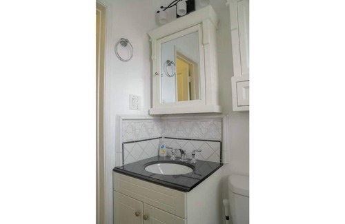 North of Wilshire Apartment | Vintage and Cozy Studio in Santa Monica - C