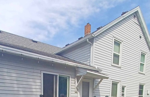 Oshkosh Apartment | Vintage apartment in a 4-plex close to downtown - Relax in the Infrared sauna !