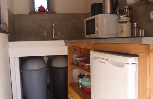 Pleudaniel House | Vintage caravan with private bathroom & kitchen