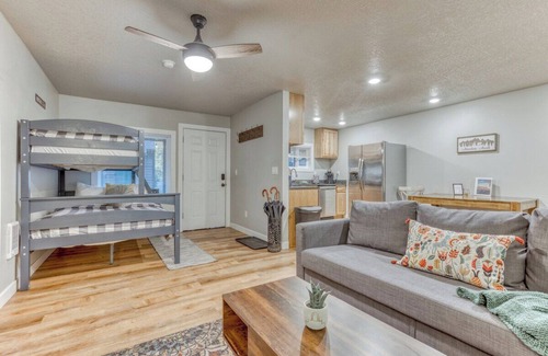 Mount Hood Village Condo | Vintage Charm at Mt Air Base of Hood - Unit 4