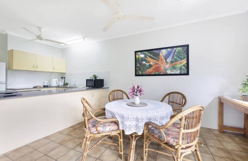 The Gardens Apartment | Vintage Charm at The Gardens with Lagoon Pool