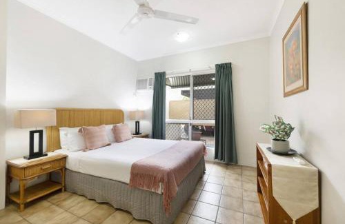 The Gardens Apartment | Vintage Charm at The Gardens with Lagoon Pool