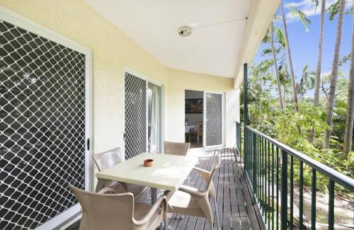 The Gardens Apartment | Vintage Charm at The Gardens with Lagoon Pool