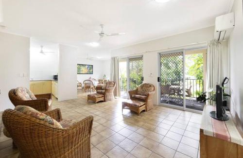 The Gardens Apartment | Vintage Charm at The Gardens with Lagoon Pool