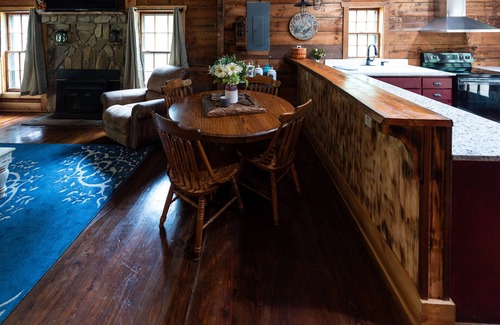 Gumlog Cabin | Vintage charm meets modern comfort in this historic 1850s cabin at Lake Hartwell