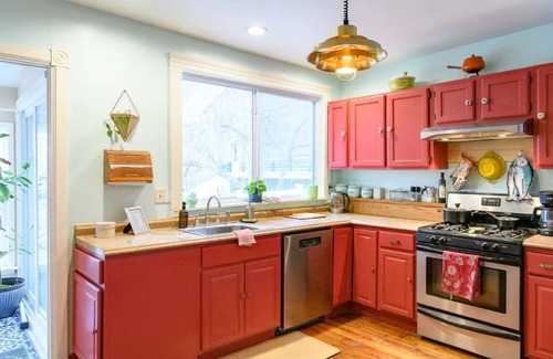 Ithaca House | Vintage Charmer Waterfall views! sleeps 5!