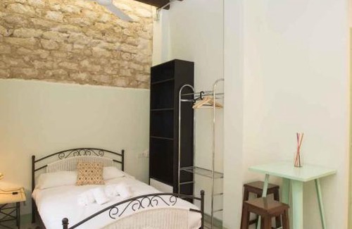 Alicante Apartment | Vintage & Cosy Auditorium