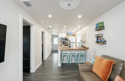 Gainesville House | Vintage Cottage walking distance to University of Florida