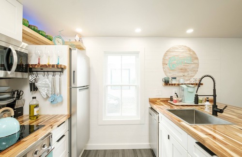 Gainesville House | Vintage Cottage walking distance to University of Florida