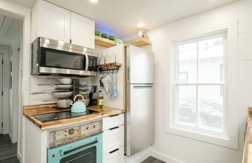 Gainesville House | Vintage Cottage walking distance to University of Florida