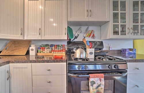 Cambridge Springs House | Vintage Farmhouse ~ 2 1/2 Mi to Mount Pleasant Ski