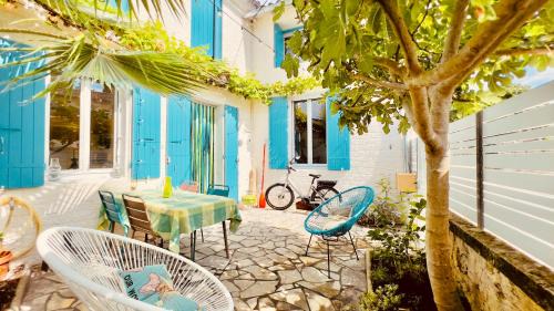 Saint-Fort-sur-Gironde House | Vintage Guesthouse