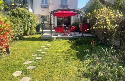 L'Hay-les-Roses House | Vintage house with terrace and garden near Paris