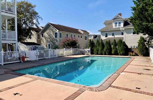 Wildwood Crest Condo | Vintage Luxe Condo with (Nearly) Private Pool in Wildwood Crest