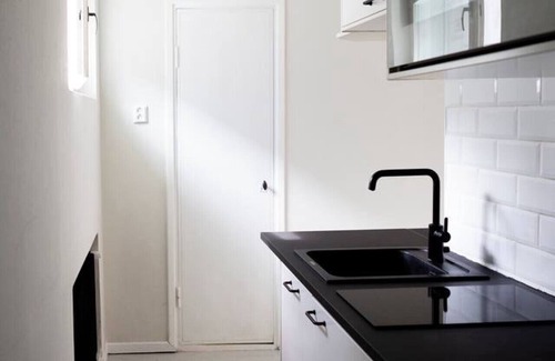 Etelainen District Apartment | Vintage Modern Apartment at Seaside