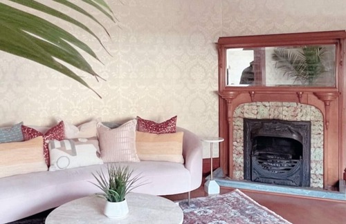 Grants Pass House | Vintage Retreat Nestled in downtown Grants Pass, OR