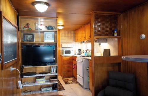 Spenard House | Vintage Trailer - Cute Spot for Budget Travelers