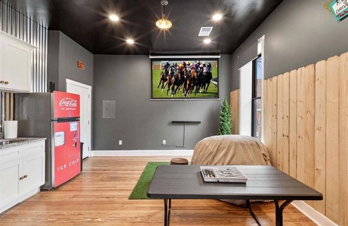 Frankfort Apartment | Vintage Views Drive-In-Puzzle Room Experience