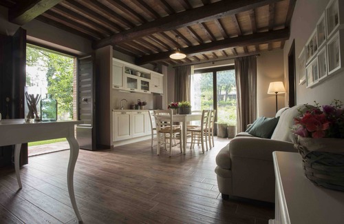 San Severino Marche Villa | Vintage Villa with Private Pool and Gym