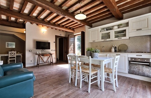 San Severino Marche Villa | Vintage Villa with Private Pool and Gym