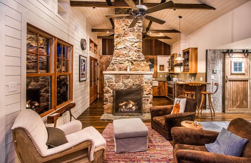 Red Point Cottage | Vintage Waterfront Cottage with Stunning Sunsets