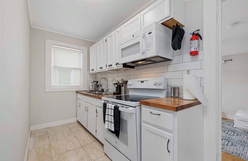 West Central Apartment | Vintage West Central Apt | Walkable | Parking
