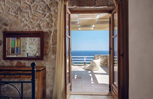 Korithi Villa | Viola Villa with Infinity Pool, BBQ & Sea View