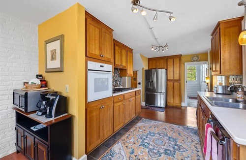 Madison Other | VIP Brewery Manor, Sleeps 10, Private Hot Tub