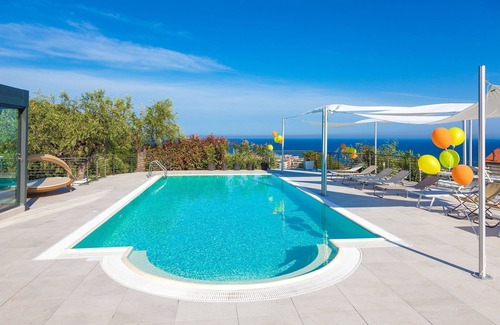 Diano Marina Apartment | ViP Panorama 1 - apartment in modern Hi-Tech villa, with Jacuzzi and pool, sea-view