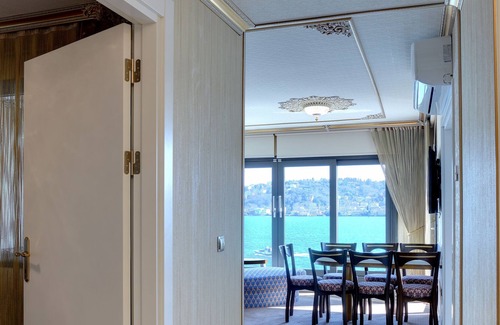 Emirgan Mahallesi Apartment | VIP Suites Bosphorus And Bridge Viewing 3+1