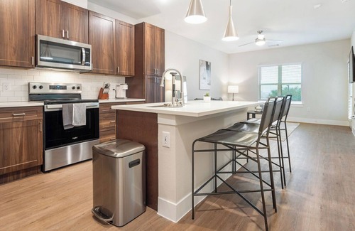 Seguin Apartment | Virginia 1BD 5 - One Bedroom Apartment, Sleeps 2