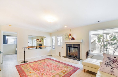 Northeast Virginia Beach Condo | Virginia Beach Condo w/ Balcony, 1 Block to Beach!