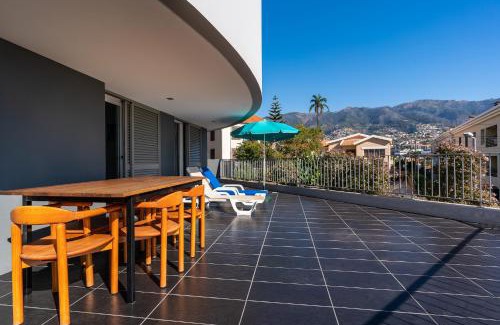 Sao Martinho Apartment | Virtudes Ocean view with pool by Holiday Rental Madeira