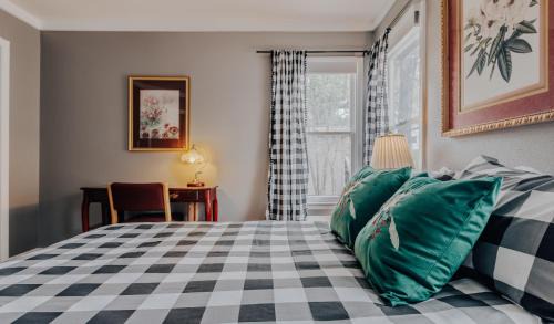 Austin House | Visit for Formula 1, Stay at Magic Tree House at UT, Dtwn