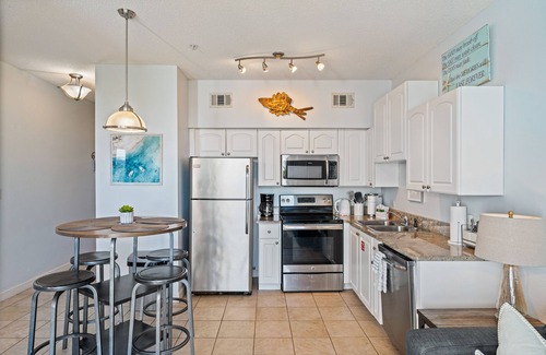 Gulf Place Condo | Visit Gulfplace in the heart of local restaurants and shopping!