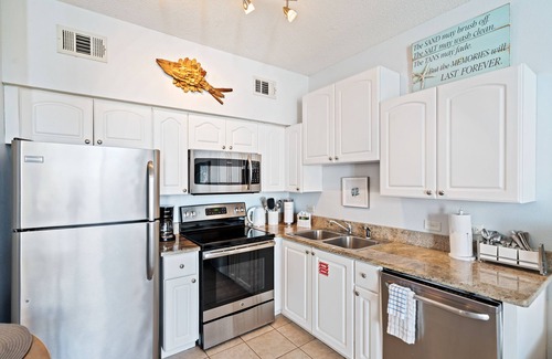 Gulf Place Condo | Visit Gulfplace in the heart of local restaurants and shopping!