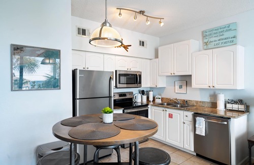 Gulf Place Condo | Visit Gulfplace in the heart of local restaurants and shopping!
