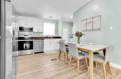 Quitman Cottage | Visit Lake Fork! Cozy, Clean and Dog Friendly