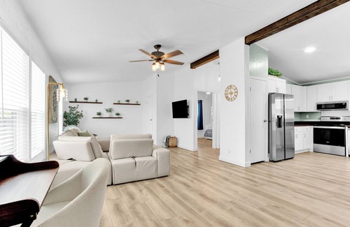 Quitman Cottage | Visit Lake Fork! Cozy, Clean and Dog Friendly