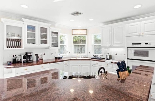 Oak Shores House | Visit our Family Lake House, walk to Dock +boat