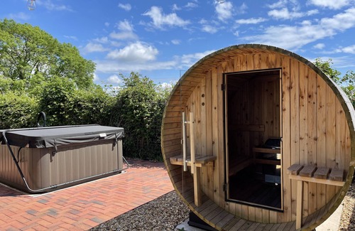 Coed-Y-Paen House | Visit Wales 4 Star, rural bungalow - Sauna, jacuzzi, play area and Free Wi-fi