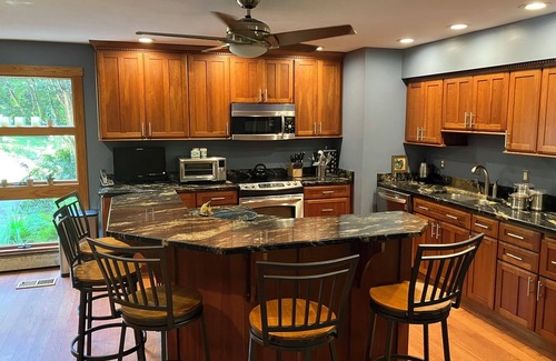 Parole House | Visiting Annapolis for Boat Show, RenFest, Homecoming? This is the perfect house
