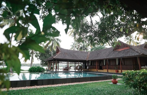 Cherthala Villa | Vismaya Lake Heritage ,boutique Villa in Vembanad Lake.