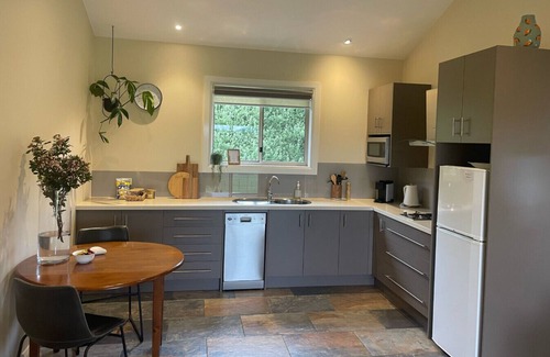 Yarra Junction Bed & Breakfast | Vista 2 drop the bags and look at the view