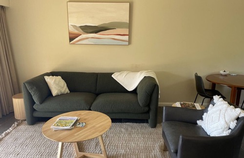Yarra Junction Bed & Breakfast | Vista 2 drop the bags and look at the view