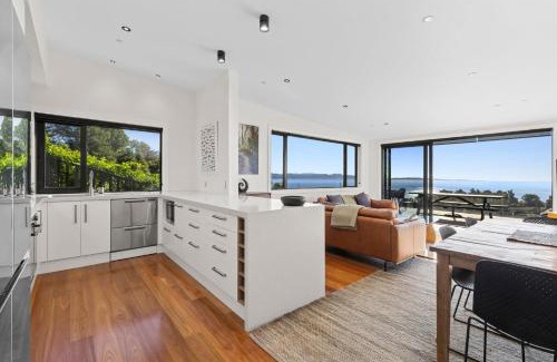 Pohara House | Vista al Mar