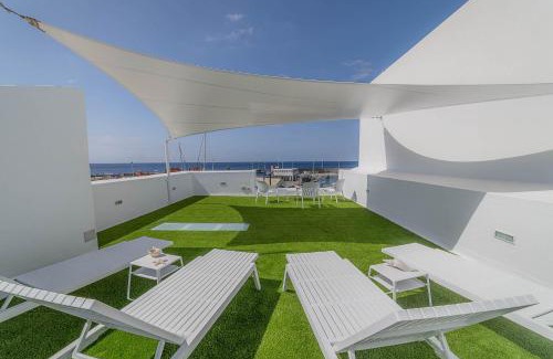 Puerto del Carmen Apartment | Vista al Muelle by HH