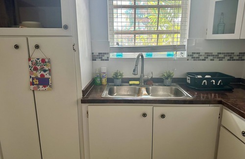Nassau House | Vista Azul ~ Blue Views, 5 minute walk to the beach!