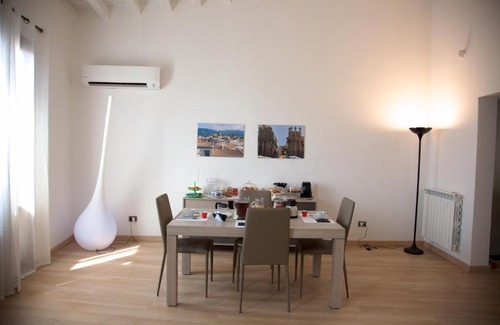Monte di Pieta Apartment | Vista Capo